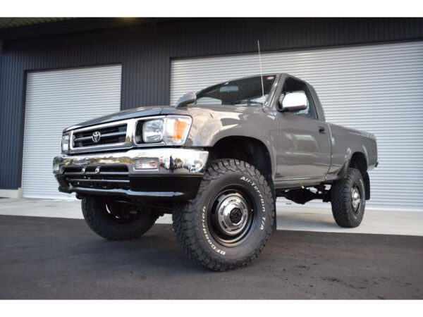 TOYOTA HILUX - Image 2