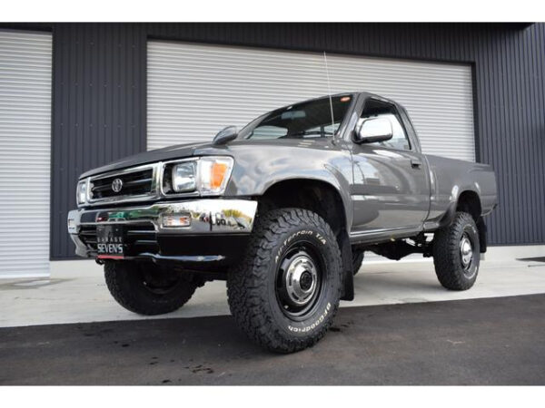 TOYOTA HILUX - Image 11