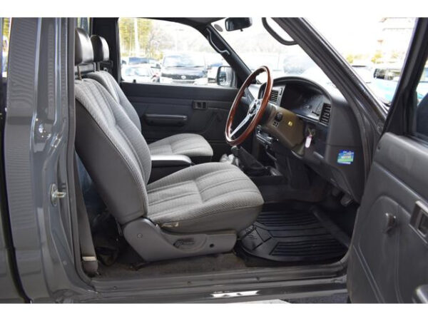 TOYOTA HILUX - Image 12