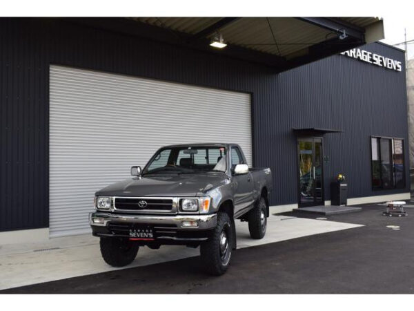 TOYOTA HILUX - Image 16