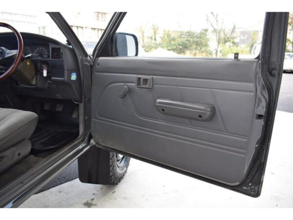 TOYOTA HILUX - Image 17