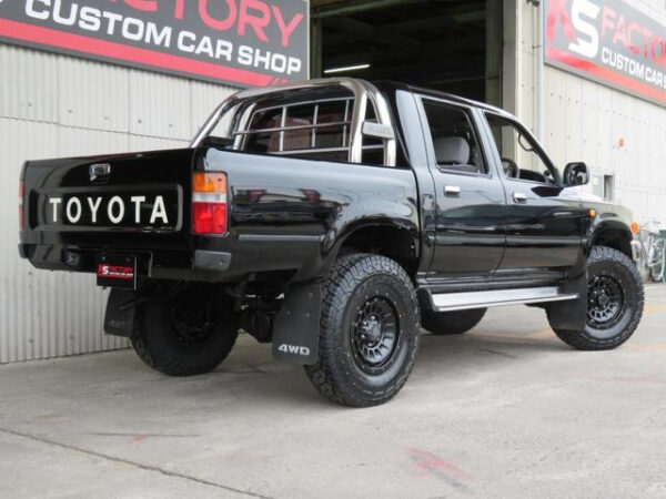 TOYOTA  HILUX - Image 19