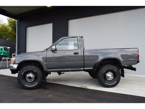 TOYOTA HILUX - Image 4