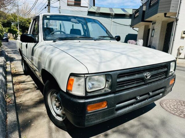 TOYOTA HILUX - Image 5