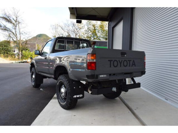 TOYOTA HILUX - Image 5