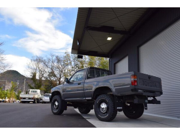 TOYOTA HILUX - Image 6