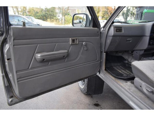 TOYOTA HILUX - Image 8