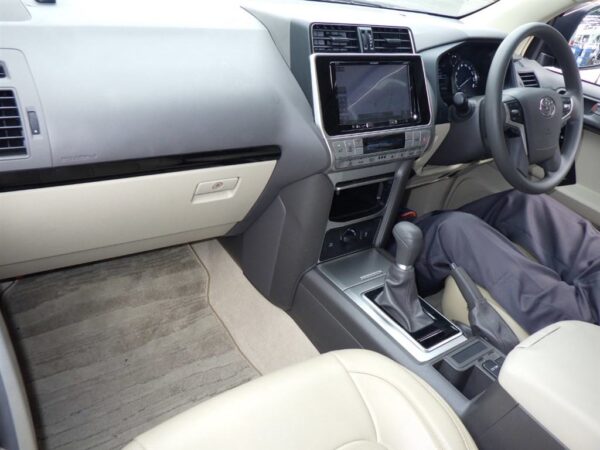 TOYOTA LAND CRUISER PRADO - Image 4