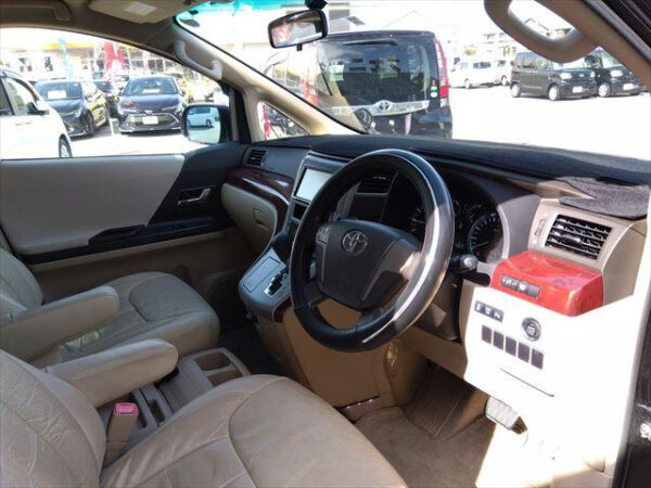 TOYOTA ALPHARD - Image 16