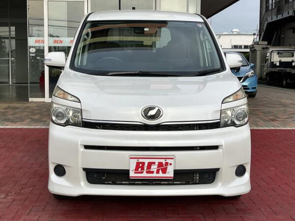 TOYOTA VOXY 2010 - Image 13