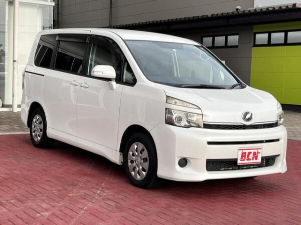 TOYOTA VOXY 2010 - Image 15