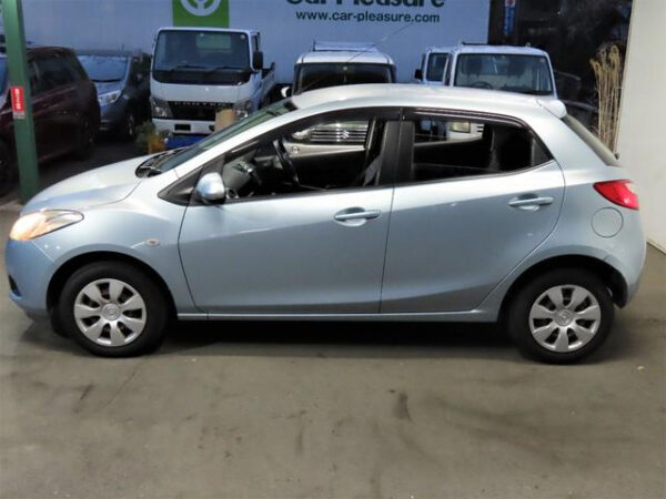 MAZDA DEMIO 2010 - Image 9