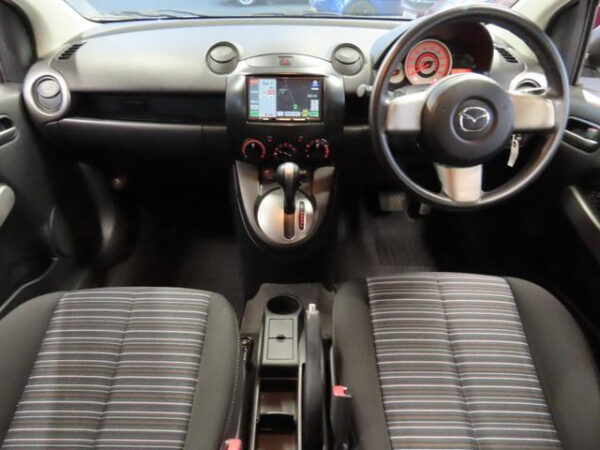 MAZDA DEMIO 2010 - Image 10